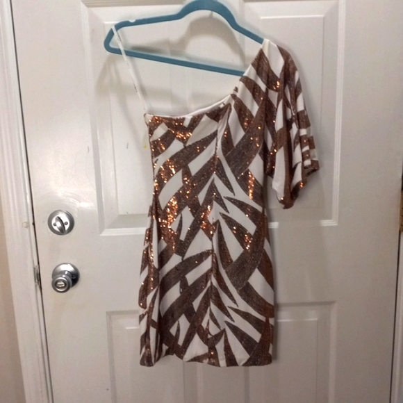 B Darlin Copper Small Sequined, Off The Shoulder Mini Dress Size 1/2 - Picture 5 of 6